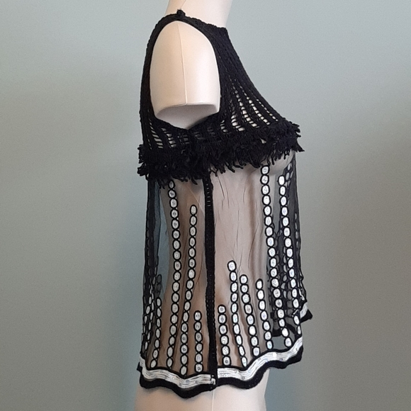 🅱️🅾️G🅾️ Sheer sequins crochet black top - Picture 3 of 7